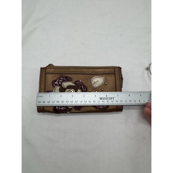 RELIC By Fossil Bronze Faux Leather Flower Applique Zippered Wallet - Picture 7 of 8